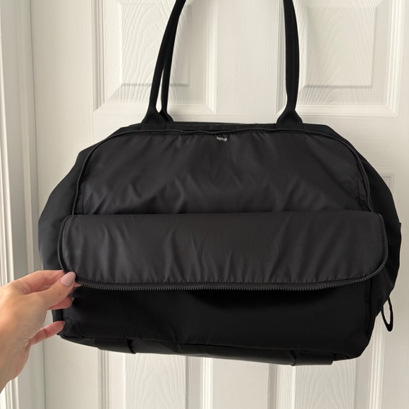 Lululemon go lightly duffle bag Black- OS - Picture 8 of 8